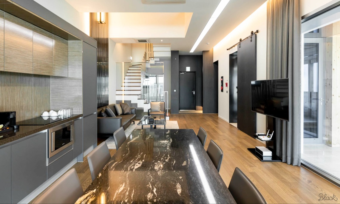 Penthouse Pet Friendly 이미지