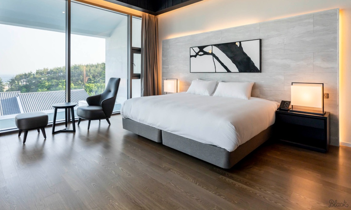 Penthouse Pet Friendly 이미지